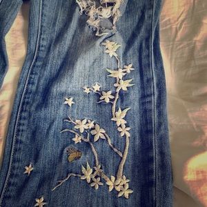 Boyfriend cut embroidered jean